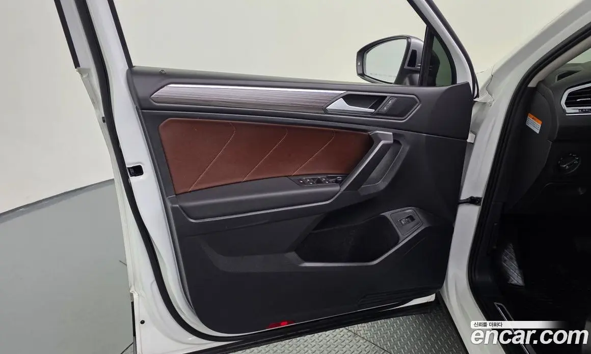 Volkswagen Tiguan 2022 2.0 автомат (гидро), фото 14