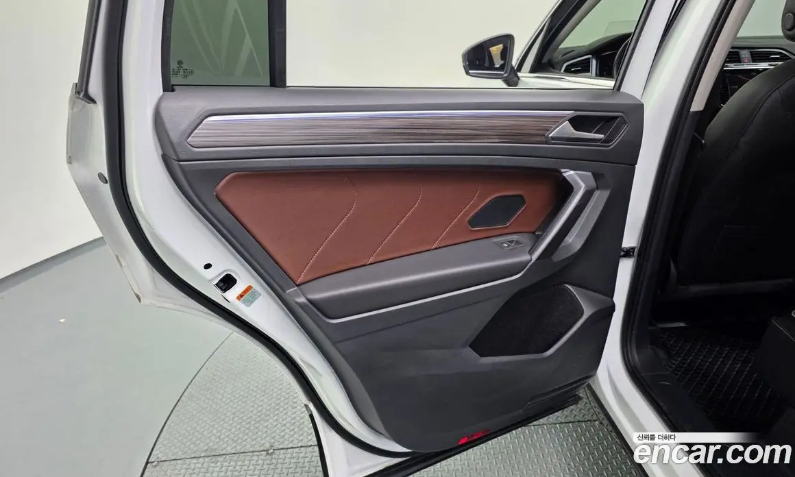 Volkswagen Tiguan 2022 2.0 автомат (гидро), фото 15