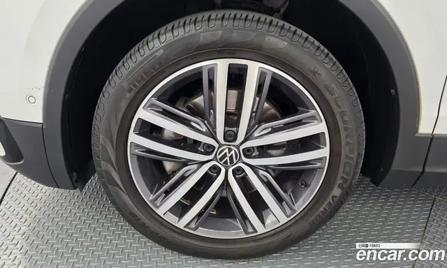 Volkswagen Tiguan 2022 2.0 автомат (гидро), миниатюра 5