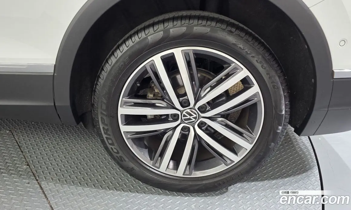 Volkswagen Tiguan 2022 2.0 автомат (гидро), фото 7