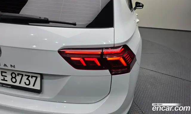 Volkswagen Tiguan 2022 2.0 автомат (гидро), миниатюра 9