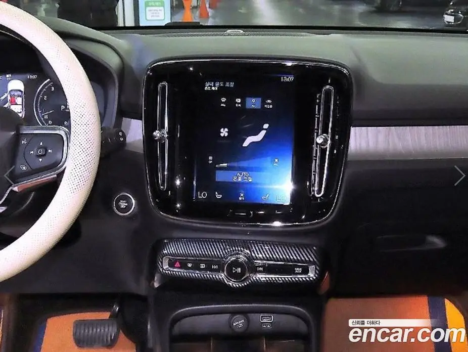 Volvo XC40 2020 2.0 автомат (гидро), фото 11