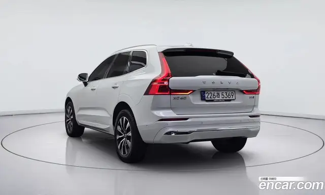 Volvo XC60 2023 2.0 автомат (гидро), миниатюра 2