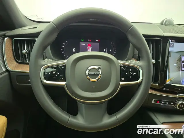 Volvo XC60 2023 2.0 автомат (гидро), миниатюра 11