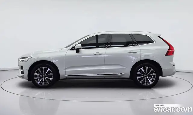 Volvo XC60 2023 2.0 автомат (гидро), миниатюра 4