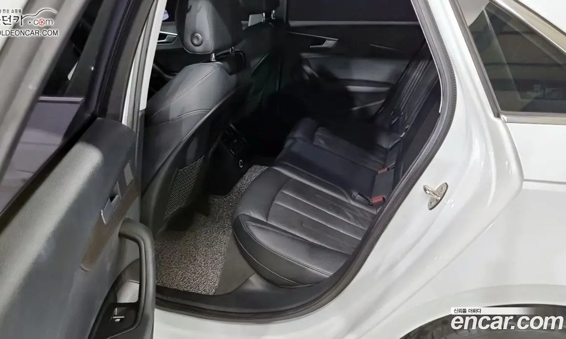 Audi A4 2018 2.0 автомат (гидро), фото 17