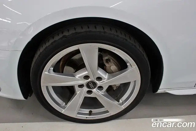 Audi A4 2022 2.0 автомат (гидро), миниатюра 5
