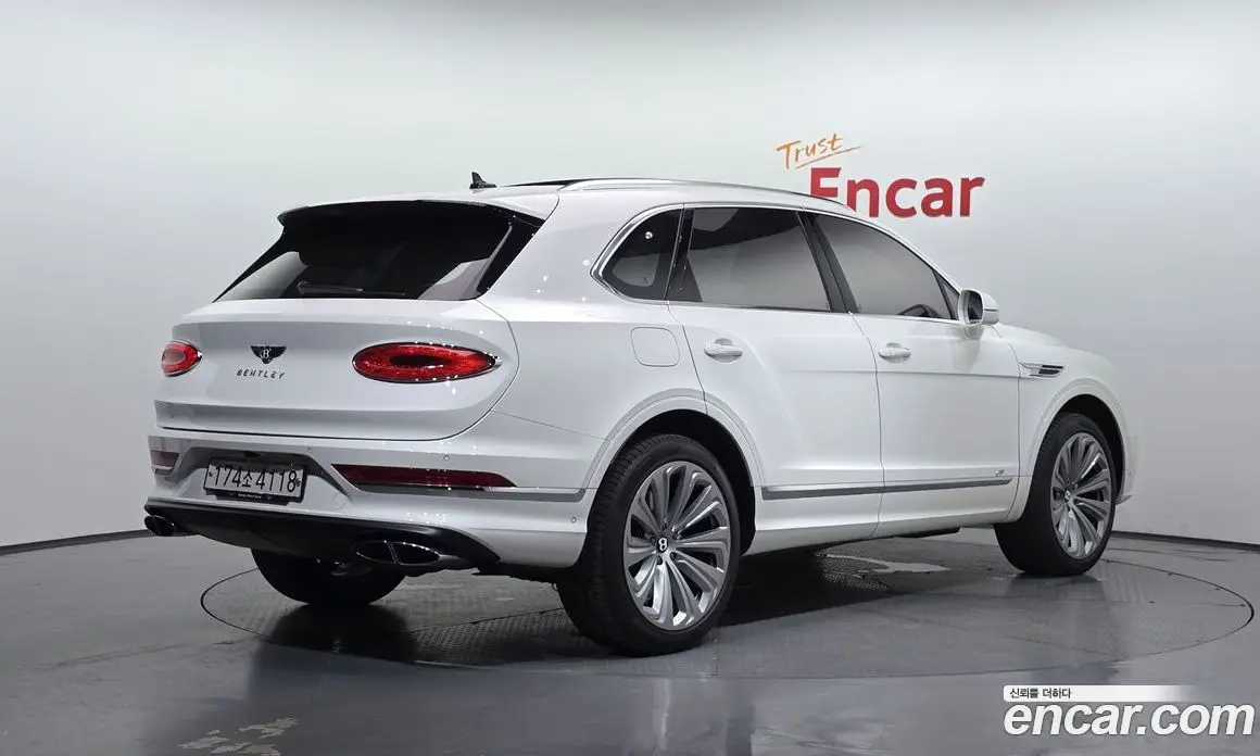 Bentley Bentayga 2022 4.0 автомат (гидро), фото 2 Bentley Bentayga 2022 4.0 автомат (гидро), фото 2