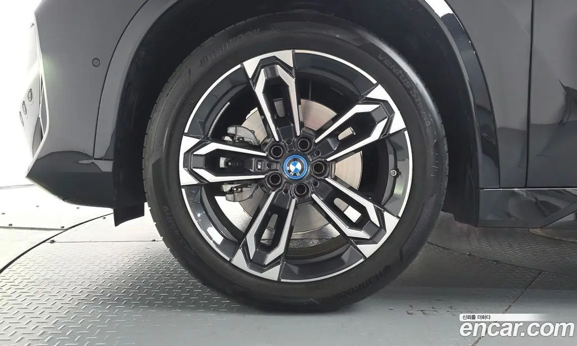 BMW iX1 2024 0.2 автомат (гидро), фото 4