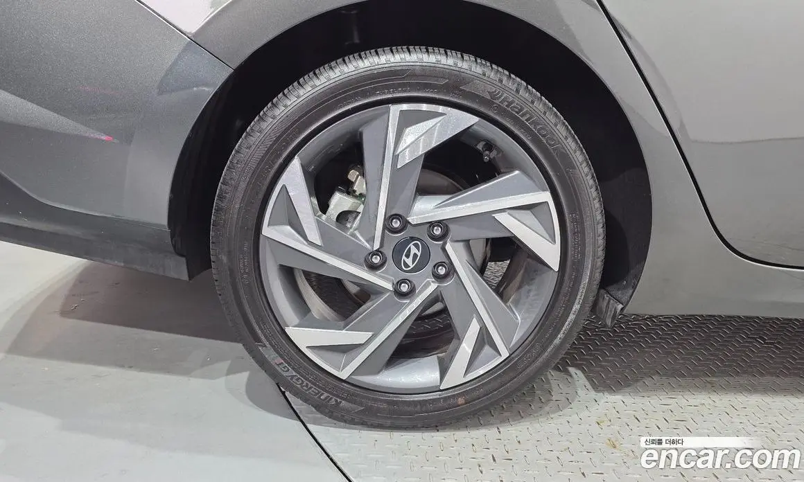 Hyundai Avante 2023 1.6 автомат (гидро), фото 5