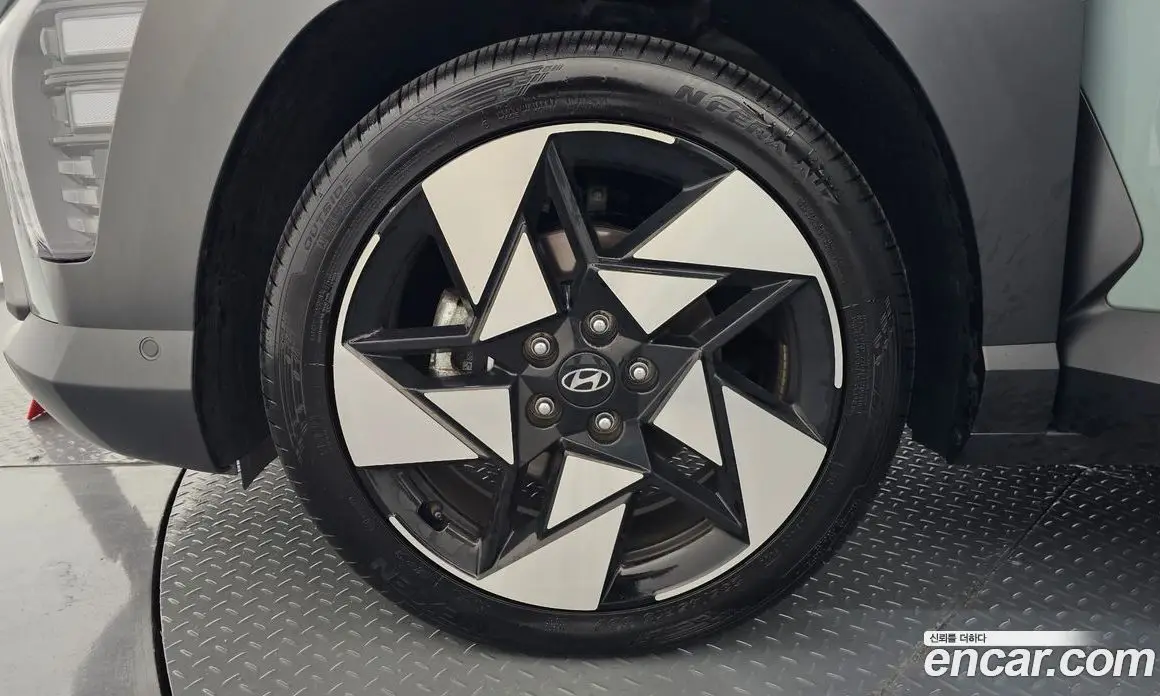 Hyundai Kona 2023 1.6 автомат (гидро), фото 5