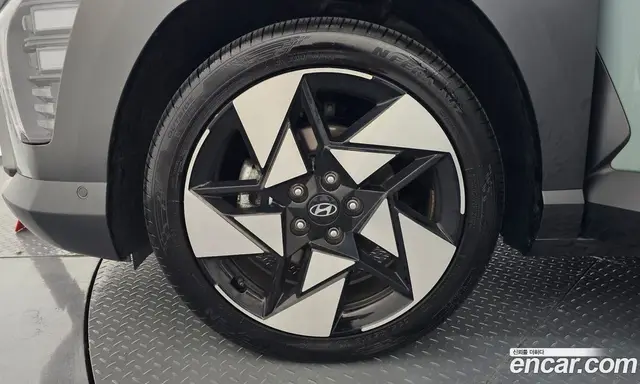 Hyundai Kona 2023 1.6 автомат (гидро), миниатюра 5