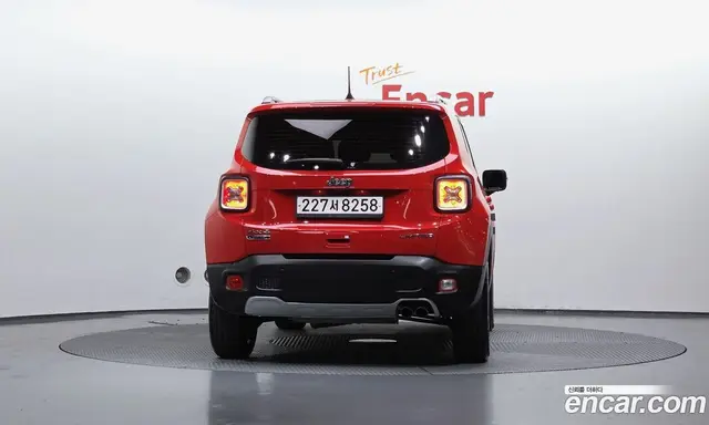 Jeep Renegade 2018 2.0 автомат (гидро), миниатюра 4