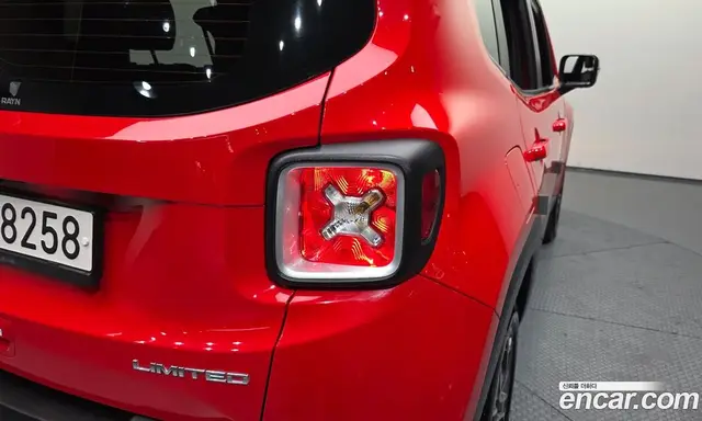 Jeep Renegade 2018 2.0 автомат (гидро), миниатюра 9