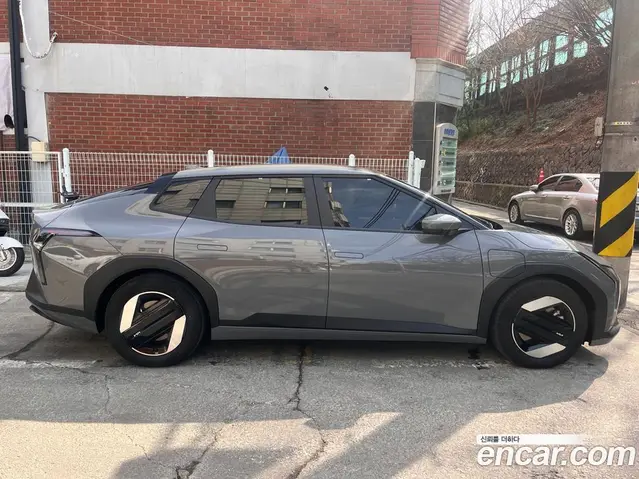 Kia EV4 2025 1.0 автомат (гидро), миниатюра 3
