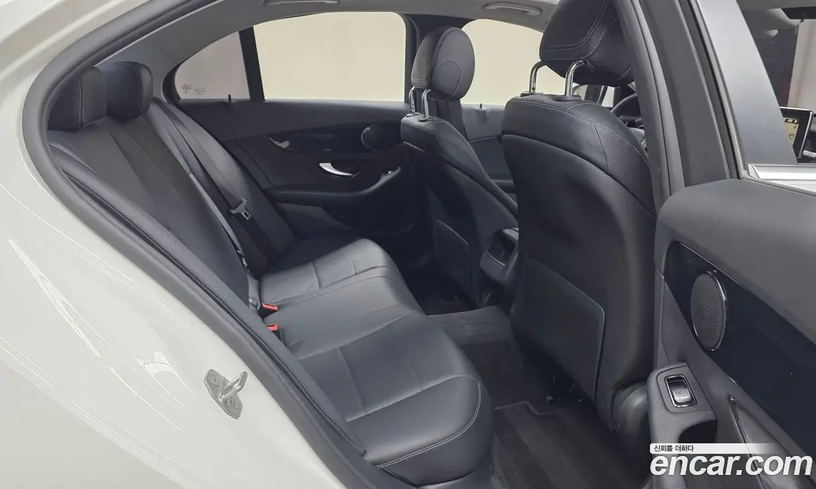 Mercedes-Benz C-Class 2017 2.0 гидро, фото 16 Mercedes-Benz C-Class 2017 2.0 гидро, фото 16