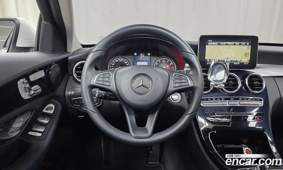 Mercedes-Benz C-Class 2017 2.0 гидро, фото 19 Mercedes-Benz C-Class 2017 2.0 гидро, фото 19
