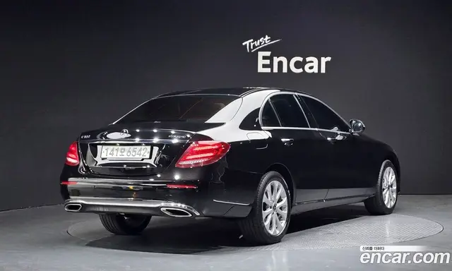 Mercedes-Benz E-Class 2017 2.0 гидро, миниатюра 2