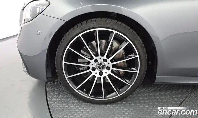 Mercedes-Benz E-Class 2022 2.0 автомат (гидро), миниатюра 4