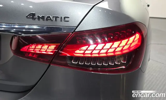 Mercedes-Benz E-Class 2022 2.0 автомат (гидро), миниатюра 8