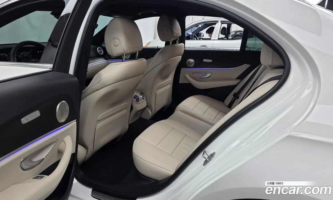 Mercedes-Benz E-Class 2023 2.0 автомат (гидро), фото 16
