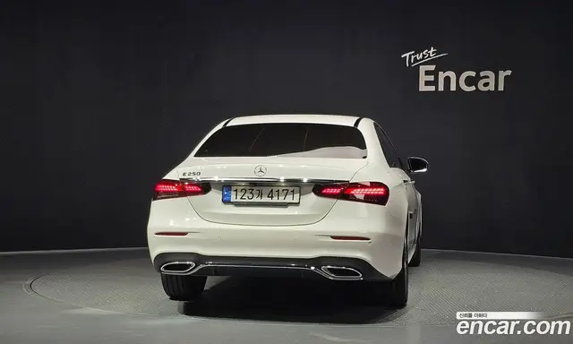 Mercedes-Benz E-Class 2023 2.0 автомат (гидро), миниатюра 4