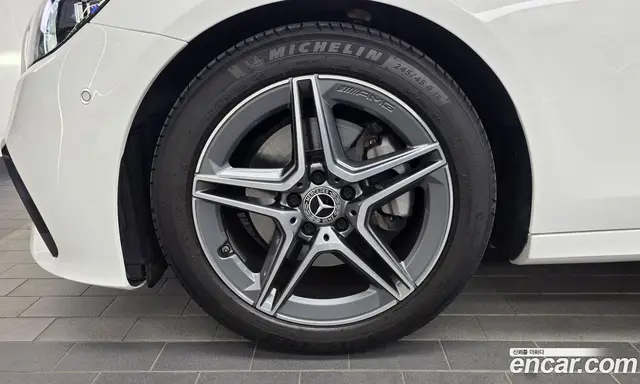 Mercedes-Benz E-Class 2023 2.0 автомат (гидро), миниатюра 5