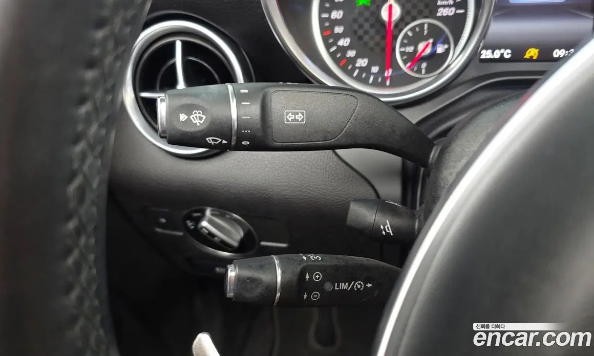 Mercedes-Benz SLC-Class 2017 2.0 гидро, фото 29 Mercedes-Benz SLC-Class 2017 2.0 гидро, фото 29