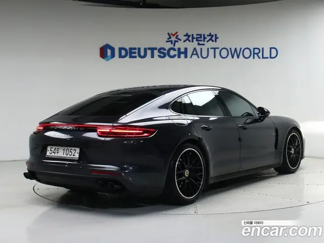 Porsche Panamera 2018 3.0 автомат (гидро), миниатюра 3