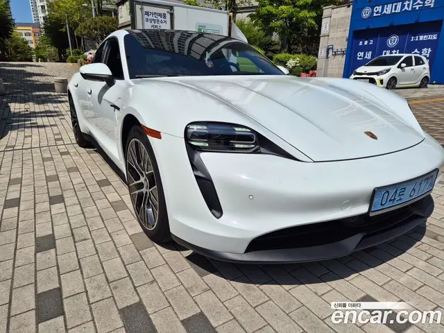 Porsche Taycan, 2021, 48 800 км