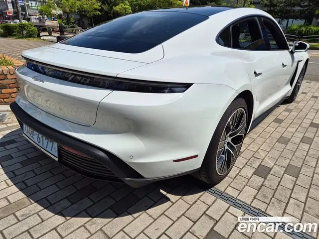 Porsche Taycan 2021 автомат (гидро), миниатюра 2