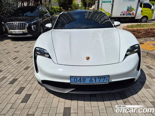 Porsche Taycan 2021 автомат (гидро), миниатюра 3
