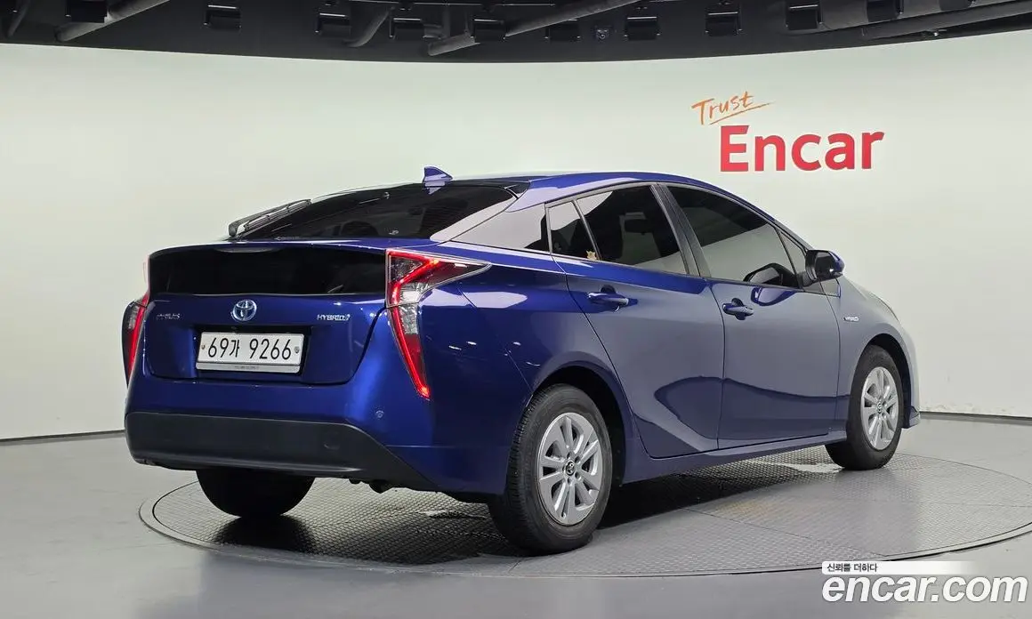 Toyota Prius 2018 1.8 автомат (гидро), фото 2 Toyota Prius 2018 1.8 автомат (гидро), фото 2