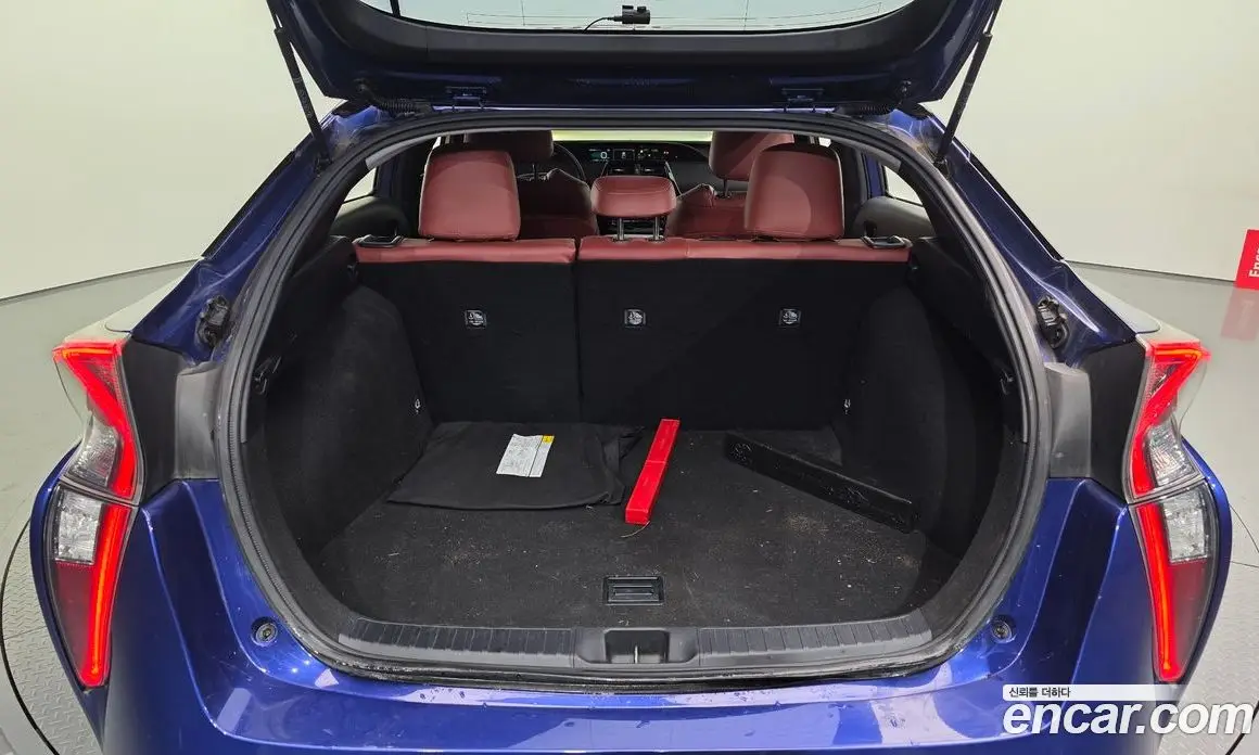 Toyota Prius 2018 1.8 автомат (гидро), фото 20 Toyota Prius 2018 1.8 автомат (гидро), фото 20