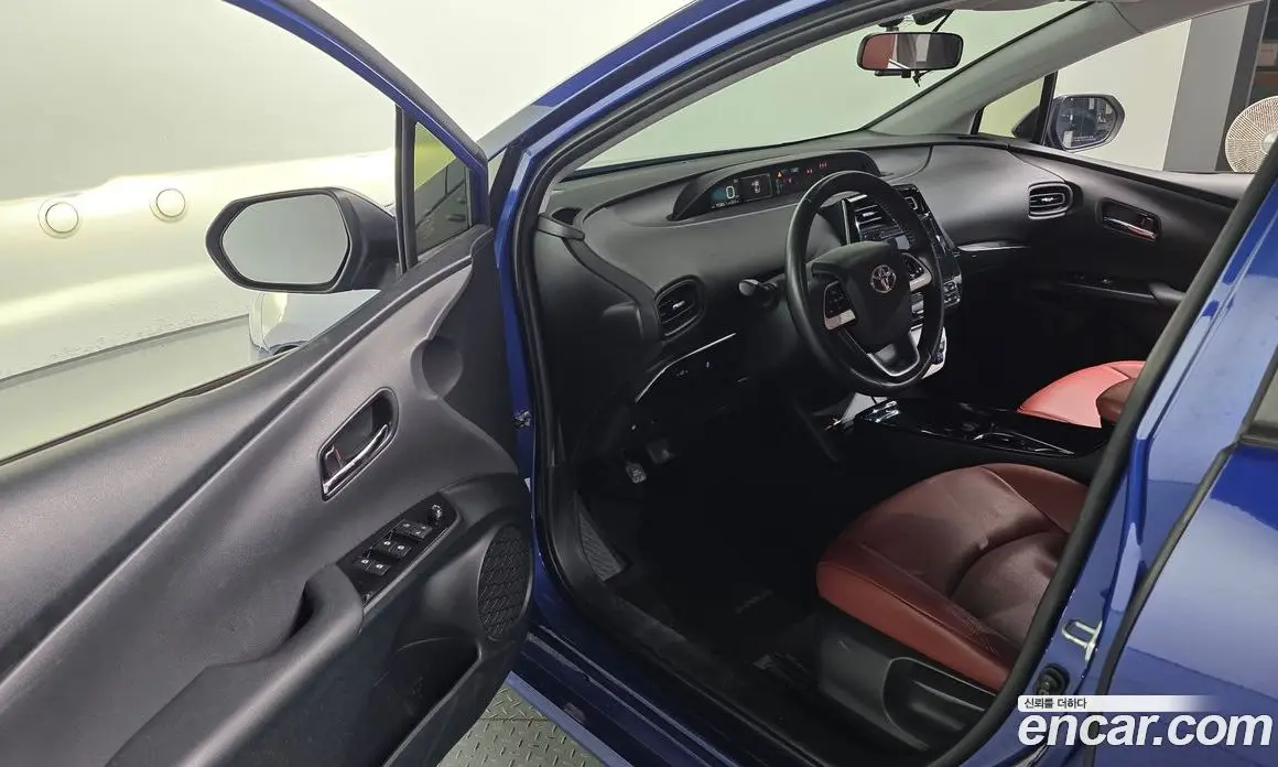Toyota Prius 2018 1.8 автомат (гидро), фото 10 Toyota Prius 2018 1.8 автомат (гидро), фото 10