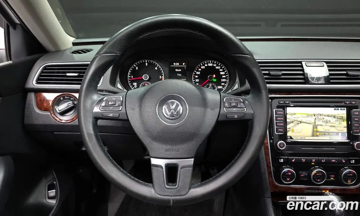 Volkswagen Passat 2013 2.0 автомат (гидро), фото 13