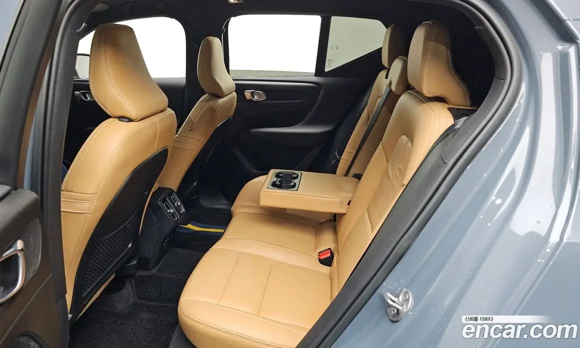Volvo XC40 2022 2.0 автомат (гидро), фото 11
