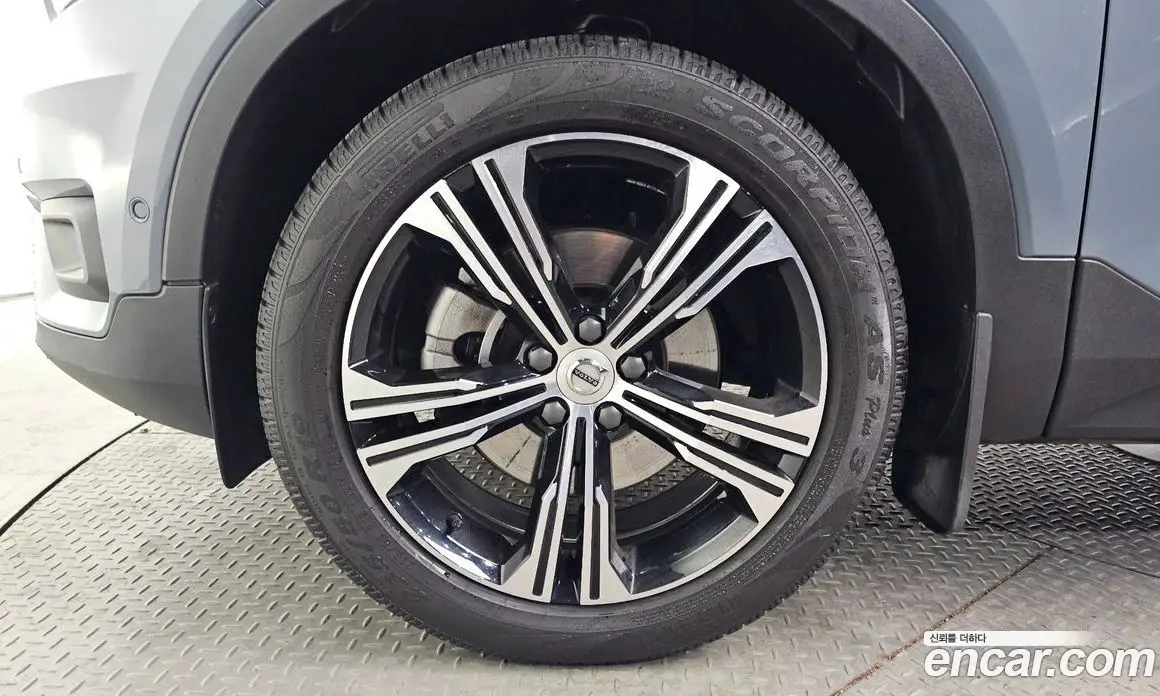 Volvo XC40 2022 2.0 автомат (гидро), фото 5