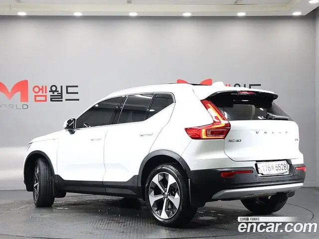 Volvo XC40 2023 2.0 автомат (гидро), миниатюра 2
