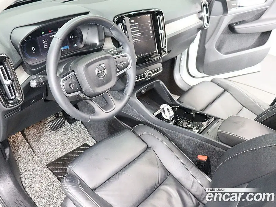 Volvo XC40 2023 2.0 автомат (гидро), фото 11