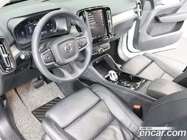 Volvo XC40 2023 2.0 автомат (гидро), миниатюра 11