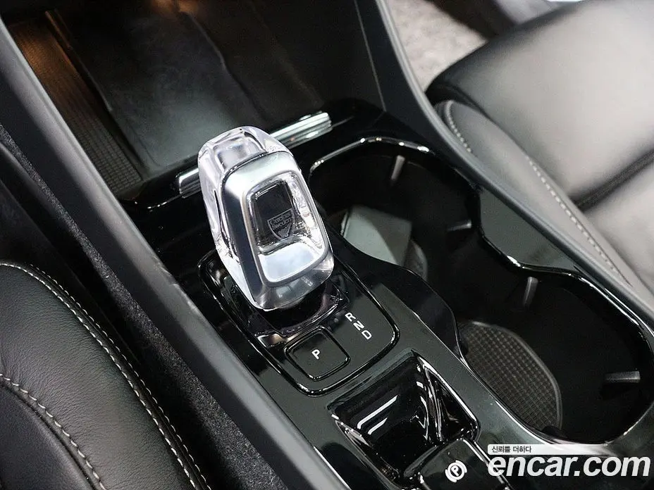 Volvo XC40 2023 2.0 автомат (гидро), фото 20
