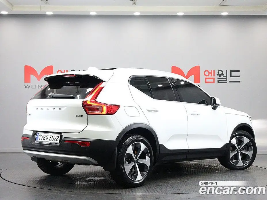 Volvo XC40 2023 2.0 автомат (гидро), фото 4