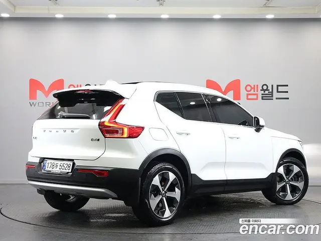 Volvo XC40 2023 2.0 автомат (гидро), миниатюра 4