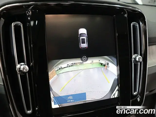Volvo XC40 2023 2.0 автомат (гидро), миниатюра 5