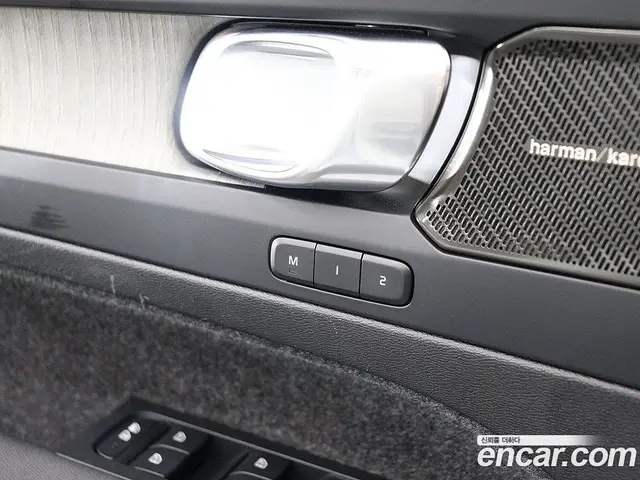 Volvo XC40 2023 2.0 автомат (гидро), миниатюра 6