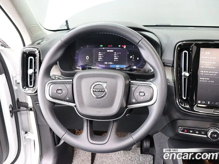 Volvo XC40 2023 2.0 автомат (гидро), фото 9