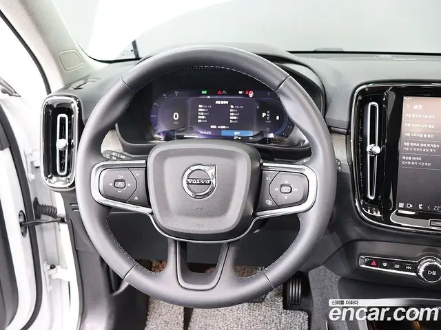 Volvo XC40 2023 2.0 автомат (гидро), миниатюра 9