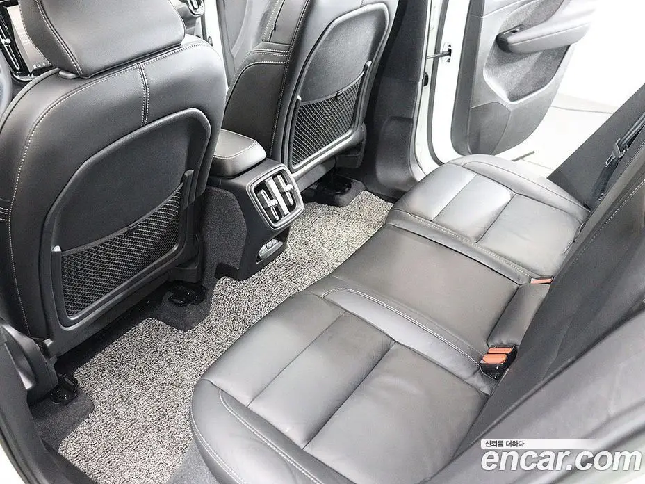 Volvo XC40 2023 2.0 автомат (гидро), фото 10