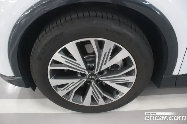 Audi Q4 e-tron 2025 автомат (гидро), миниатюра 5